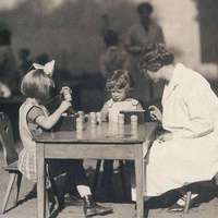 Cilindri dei rumori Children and their teacher working with the sound boxes. Children's House at the Fröbelseminar in Hamburg, around 1930 - T. Müller, R. Schneider, <em>Lehrmaterialien 1913-1935. Möbel und Architektur. Techning Meterials 1913-1935. Furniture and Architecture</em>, München, Prestel Verlag, 2002, p.88$$$445