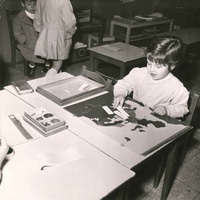 [The study of geography using the flags of nations] “Casa dei Bambini – U. Bartolomei”, Rome, 1950s. ONM Archive$$$486
