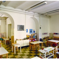 [Casa dei Bambini di San Lorenzo, via dei Marsi 58 - Roma, ristrutturata in occasione del novantesimo anniversario; la ristrutturazione è descritta nell’articolo di P. Melucco, A. Battaglia, <em>La Casa dei Bambini di via dei Marsi</em>, in “Vita dell’infanzia”, a. XLVI, n. 8, ottobre 1997, pp.27-38] – Archivio ONM.$$$532