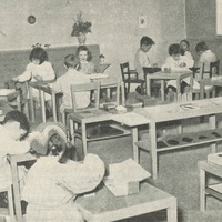 Casa dei Bambini, Villa Paganini Roma Vita operosa in una classe della scuola Montessori di Villa Paganini a Roma - “Vita dell’infanzia”, a.I, n. 5-6-7, maggio-giugno-luglio 1952, p.58.$$$484