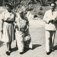 [Maria Montessori con la nipote Marilena M. Montessori e il figlio Mario M. Montessori Sr., 1949] – Archivio ONM.$$$499