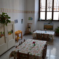 [Sala da pranzo predisposta per favorire l’indipendenza e la convivialità, Micronido Montessori gestito dall’ONM in Convenzione con Roma Capitale, via Nomentana 5, primo decennio del Duemila] - Archivio ONM.$$$522