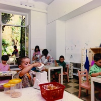 [Zona per le attività di “vita pratica”, Casa dei Bambini di San Lorenzo, via dei Marsi 58 - Roma, ristrutturata in occasione del novantesimo anniversario; la ristrutturazione è descritta nell’articolo di P. Melucco, A. Battaglia, <em>La Casa dei Bambini di via dei Marsi</em>, in “Vita dell’infanzia”, a. XLVI, n. 8, ottobre 1997, pp.27-38] – Archivio ONM.$$$533