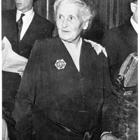 [Maria Montessori al Congresso Internazionale Montessori sul tema <em>La formazione dell’uomo nella ricostruzione mondiale</em>, San Remo 22-29 agosto 1949] – Archivio ONM.$$$520