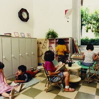 [Zona per le attività espressive, Casa dei Bambini di San Lorenzo, via dei Marsi 58 - Roma, ristrutturata in occasione del novantesimo anniversario; la ristrutturazione è descritta nell’articolo di P. Melucco, A. Battaglia, <em>La Casa dei Bambini di via dei Marsi</em>, in “Vita dell’infanzia”, a. XLVI, n. 8, ottobre 1997, pp.27-38] – Archivio ONM.$$$534