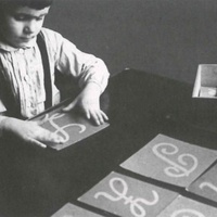 Lettere smerigliate, Berlino Montessori primary school class, Berlin-Tegel, around 1950 - T. Müller, R. Schneider, <em>Lehrmaterialien 1913-1935. Möbel und Architektur. Techning Meterials 1913-1935. Furniture and Architecture,</em> München, Prestel Verlag, 2002, p.53$$$385